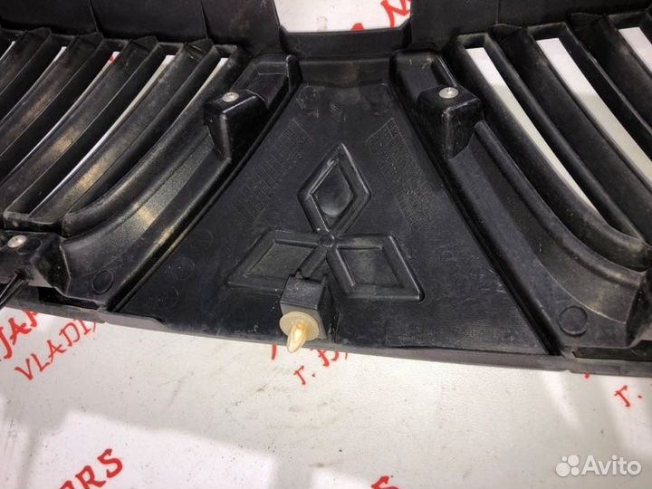 Решетка радиатора передняя Mitsubishi Outlander Xl