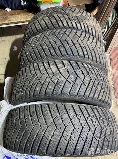 Goodyear UltraGrip Ice Arctic SUV 215/60 R17