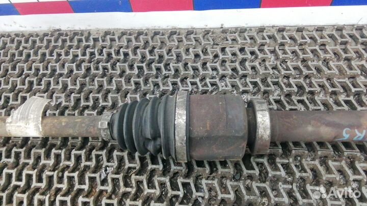 Полуось передняя правая (приводной вал, шрус)