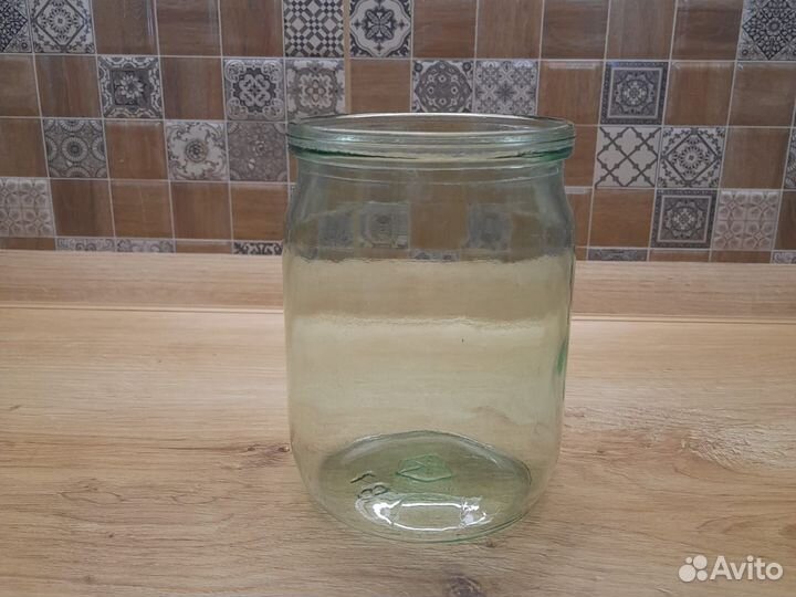 Стеклянные банки под закрутку и закатку много