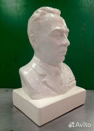 Бюст Л. Брежнева