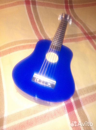 Гитара маленькая
