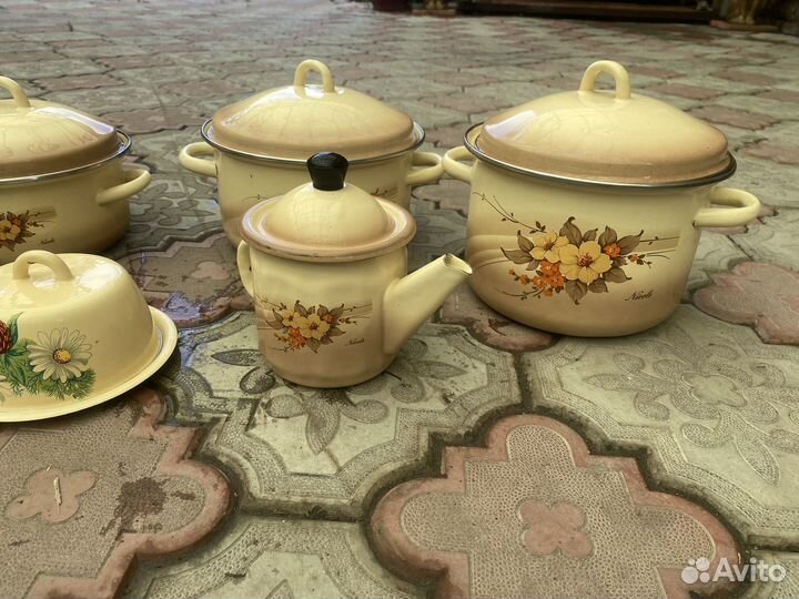 Набор посуды (кастрюльки)