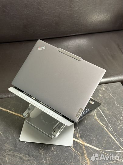 Thinkpad Z13 Gen2 Oled R7-7840U/32gb Ram