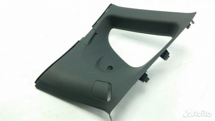 Обшивка багажника задняя правая Mitsubishi Colt