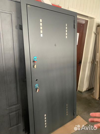 Дверь входная металлическая 