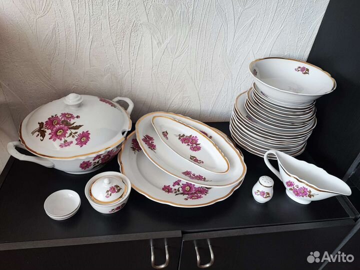 Набор столовой посуды (сервиз)