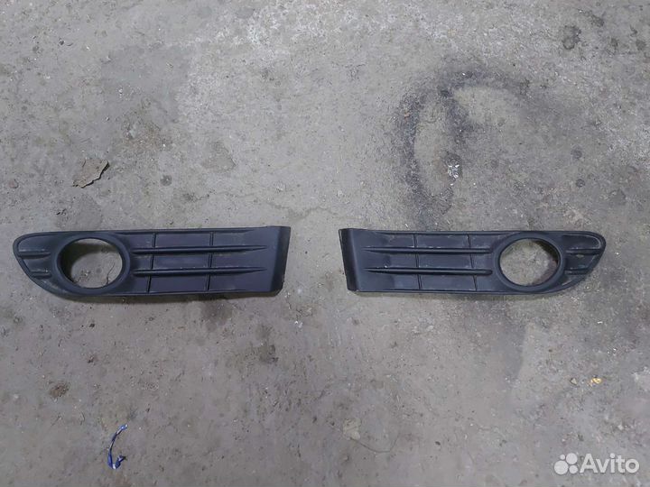 Решетка переднего бампера Вольво s 40