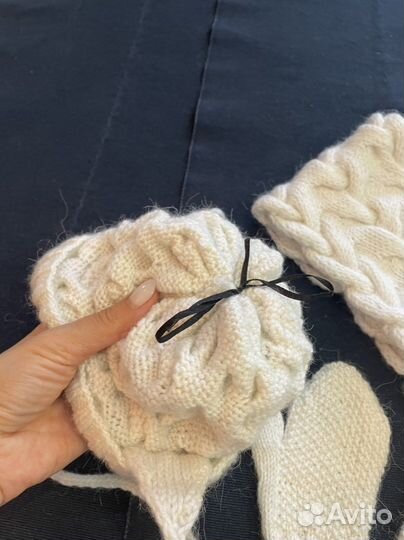 Комплект шапка, шарф, варежки ручной работы