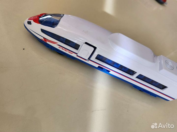 Модель поезд, машина, трамвай