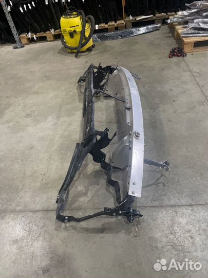 Рамка радиаторов передняя Mercedes-Benz C-Class