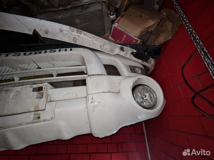 Передний бампер mitsubishi Delica pd8w 2003г