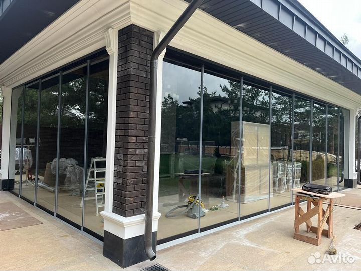 Безрамное остеклениедля частного дома