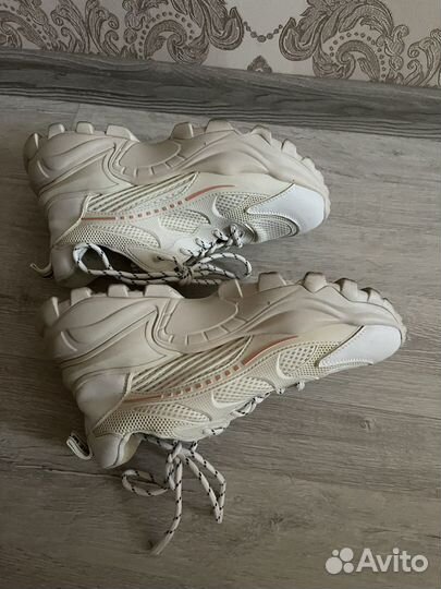 Кроссовки женские