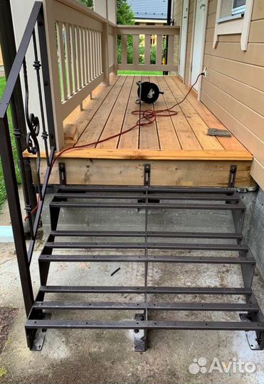 Перила деревянные для лестниц