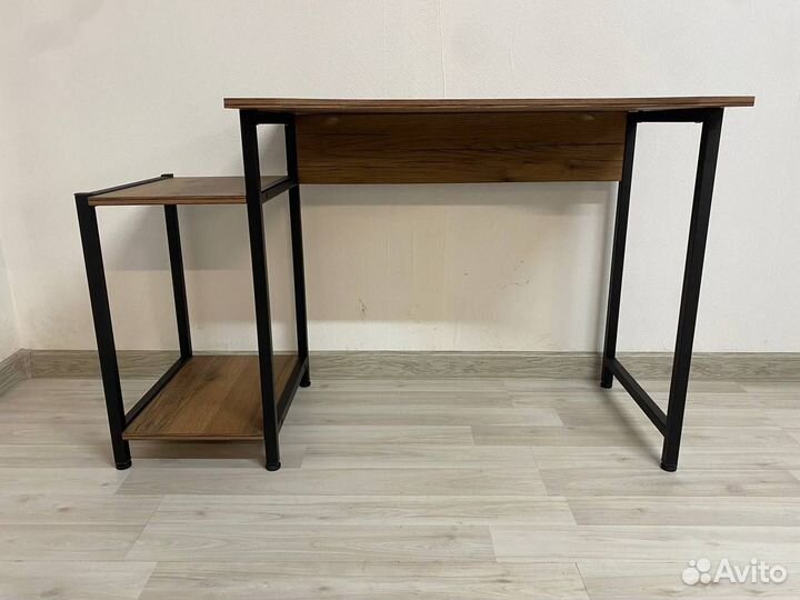 Письменный стол / Компьютерный стол