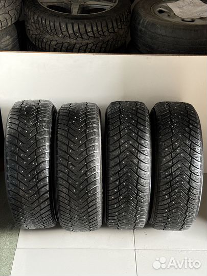 Yokohama Ice Guard IG65 215/60 R16