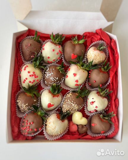 Клубника в шоколаде, букеты