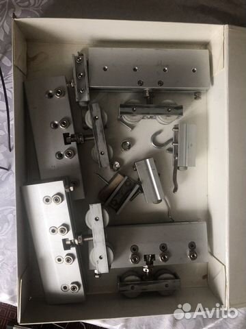 Система крепления на двери