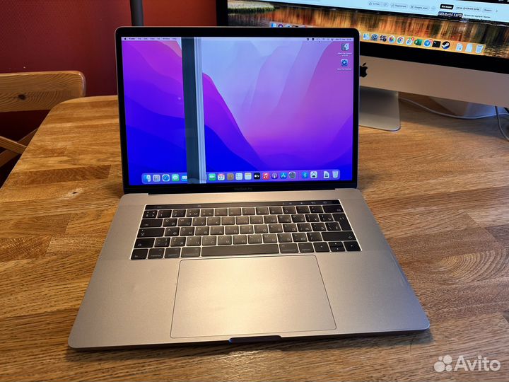 Macbook Pro 2017 i7 Radeon Pro 560 4 гб