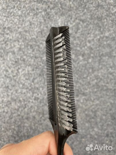 Расческа опт трехрядная с белой щетиной для зализа