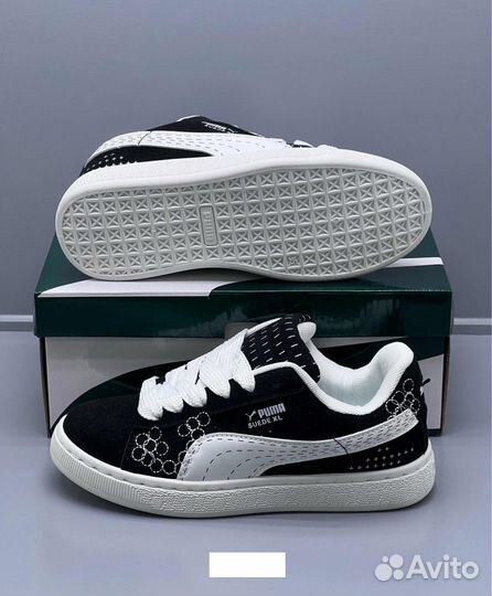 Кроссовки женские