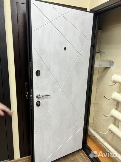 Дверь входная металлическая