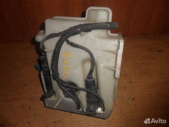 Бачок омывателя 1K0955453Q Volkswagen Golf 5 1K1