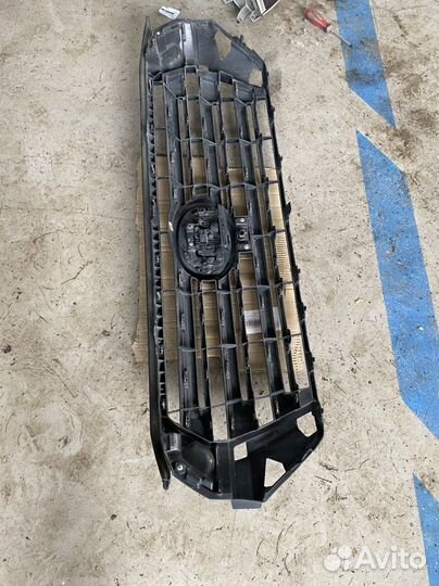 Решётка радиатора Toyota L.C 200 4.5d 2015+