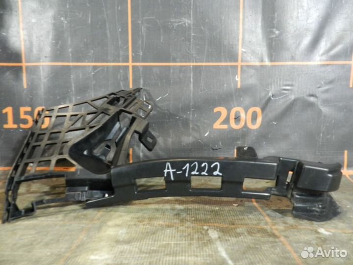 Кронштейн бампера левый-Mercedes-Benz GLA- X156