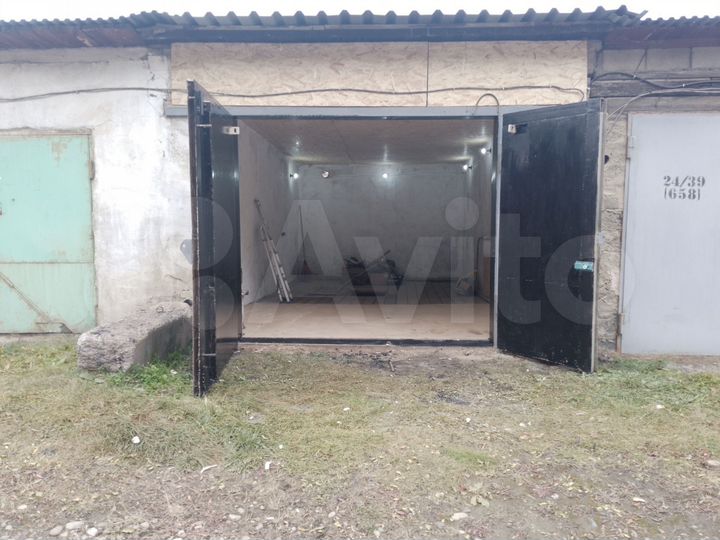 Гараж, > 30 м²