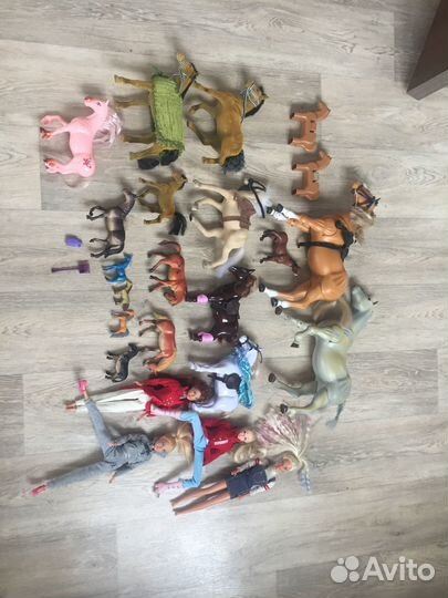 Фигурки лошадок, куклы/наездницы