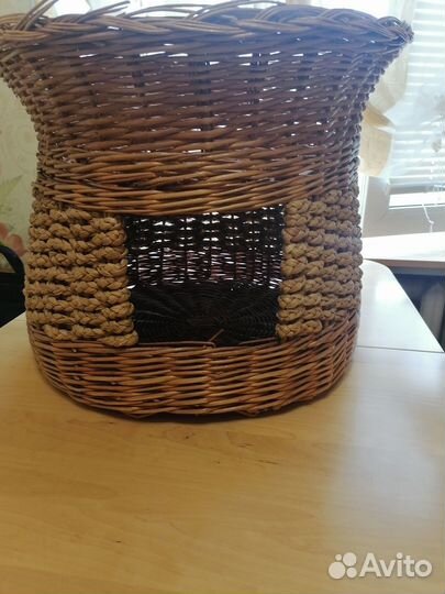 Домик-лежанка для кошки б/у