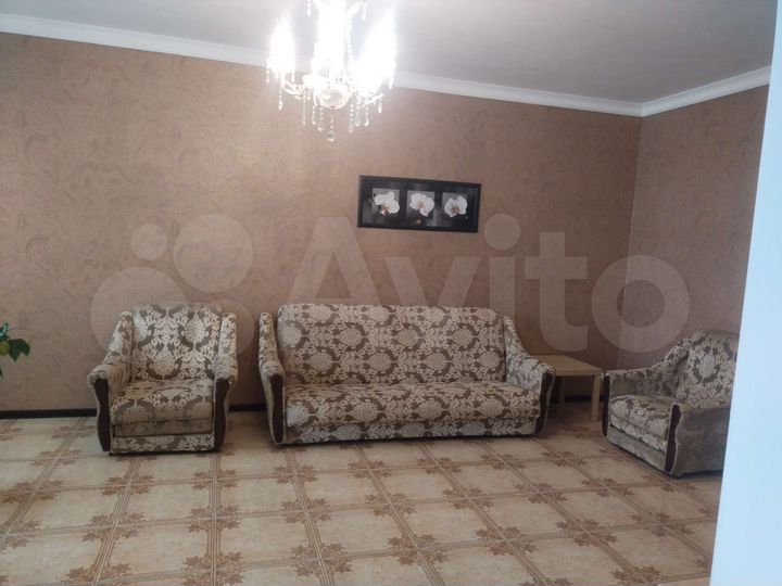 Комната 70 м² в 2-к., 1/4 эт.