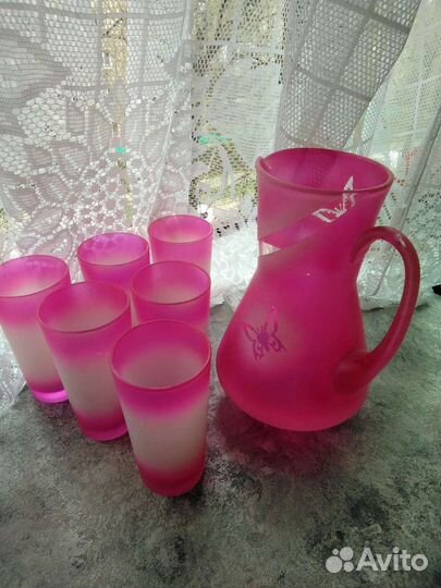 Кувшин и 6 бокалов для сока из цветного стекла