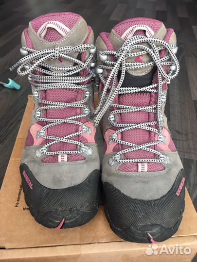 Трекинговые ботинки