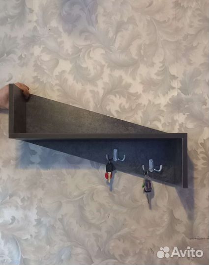 Компактная полочка для маленькой прихожей