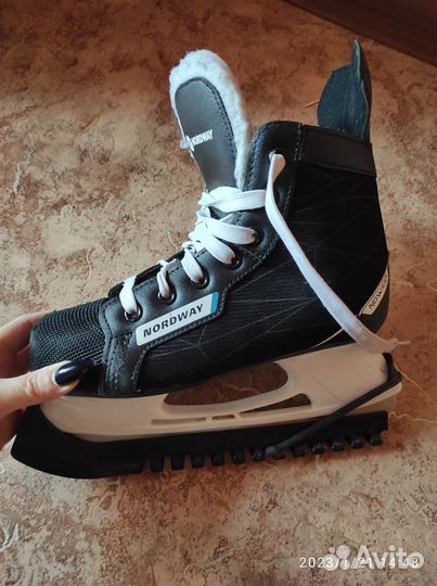 Коньки хоккейные размер 37