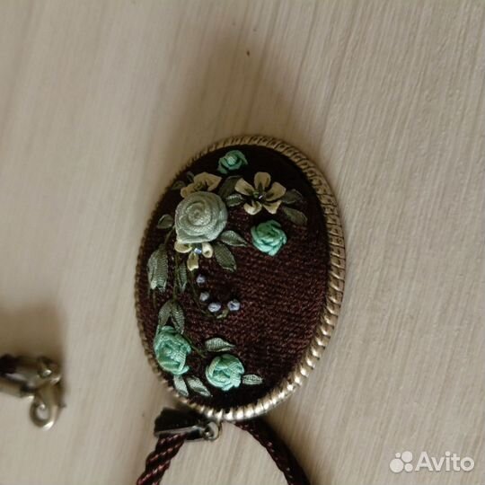Кулон вышивка лентами