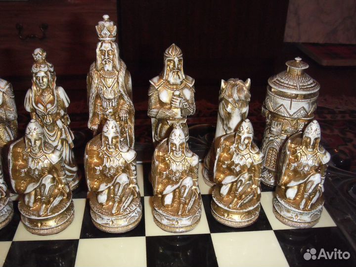 Столик шахматный