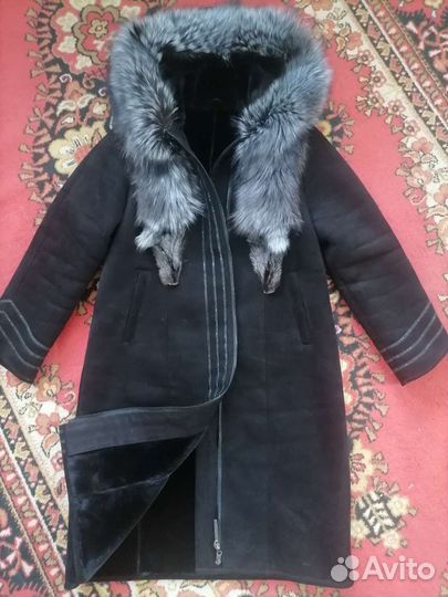 Дубленка с капюшоном с чернобуркой