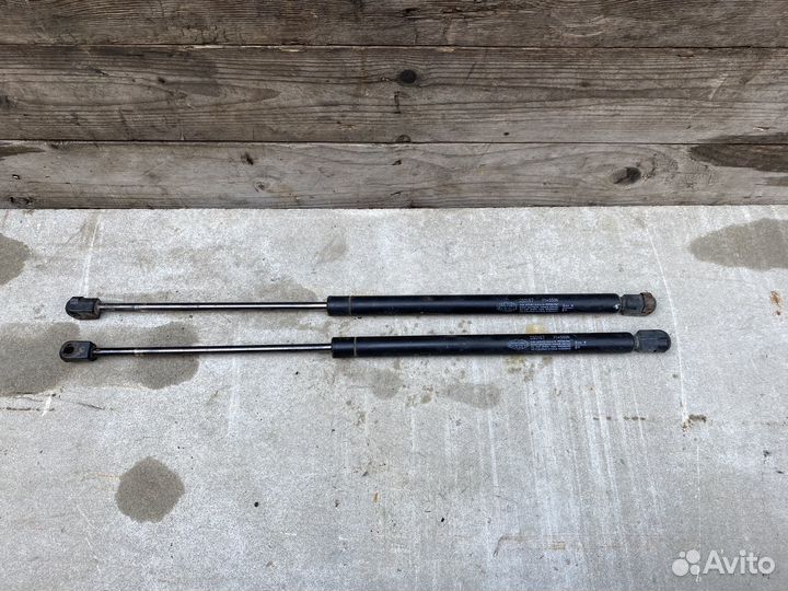 Упор крышки багажника Форд Фокус 1 оригинал