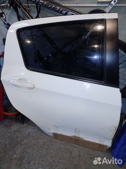 Задняя правая дверь Toyota vitz 2017 г. в
