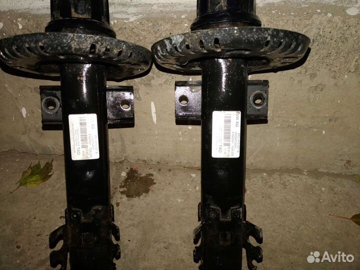 Передние стойки от volkswagen polo оригинальные
