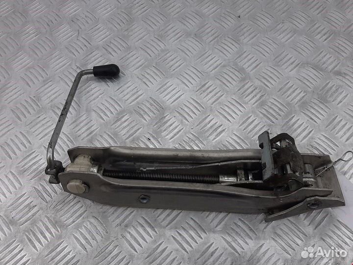 Домкрат для Volkswagen Golf 4 4B0941700C