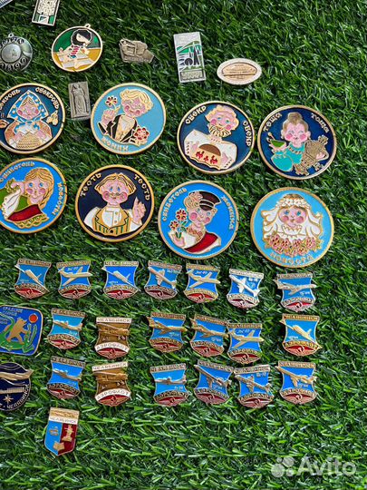 Значки времен СССР много