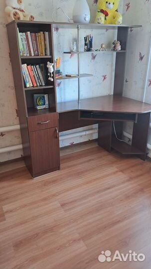 Письменный - компъютерный стол