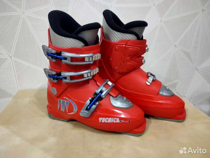 Продаю детские горнолыжные ботинки Tecnica