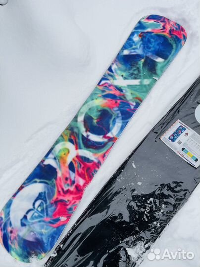Яркий сноуборд-комплект женский б/у 1 раз