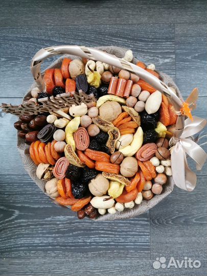Корзинка с сухофруктами